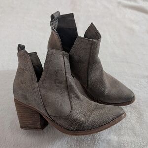 Not Rated Ankle Bootie Shea Grey